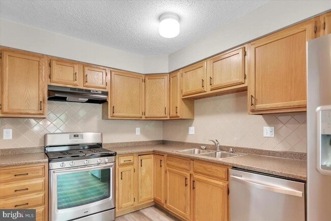 Building Photo - 518 Demoss Ct