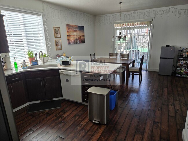 Building Photo - Check out this beautiful 3 bedroom, 2.5 bath home!