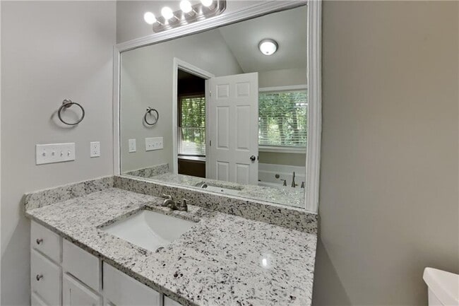 Building Photo - 5665 Enchantress Ln NE