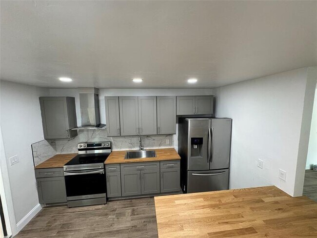 Building Photo - 2200 NE 173rd St