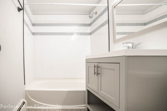 Building Photo - 835 Pearson St