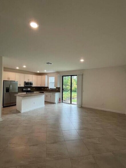 Building Photo - 12932 Anthorne Ln