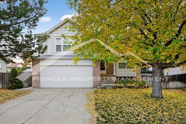 Primary Photo - Spacious Home with Central AC and Gas Fireplace