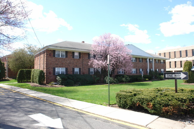 Building Photo - Town House Apartments