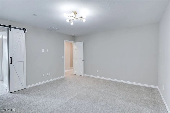Building Photo - 932 Lotus Falls St