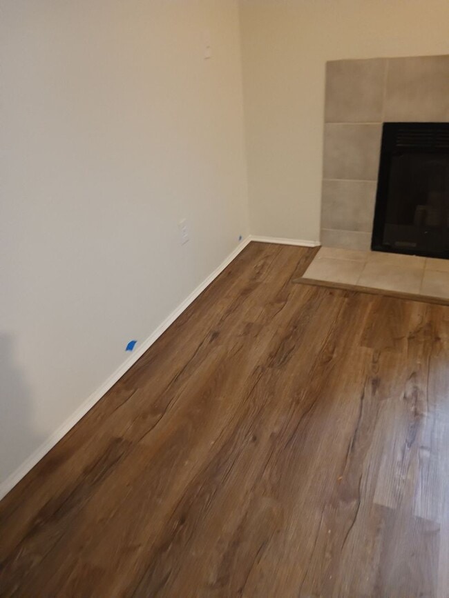 Building Photo - 3bed 2.5 bath Silverdale Rejuvinated Townhouse