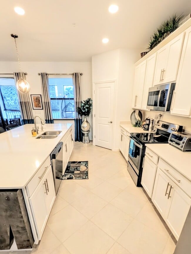 Building Photo - Annual TURNKEY 3 bed 2 bath in the Montserrat