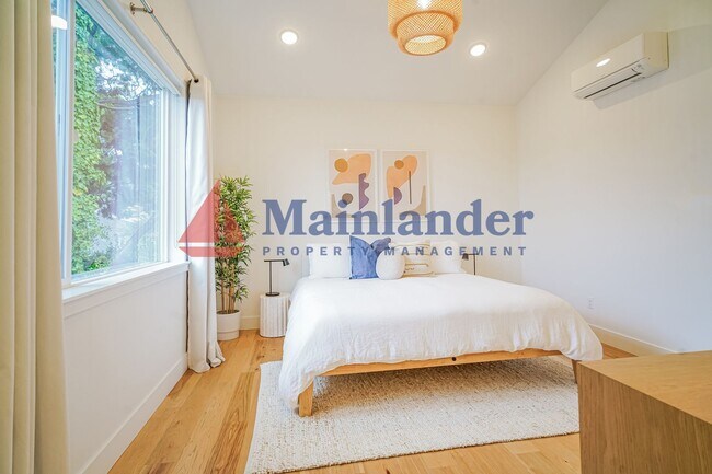 Building Photo - Modern Living in the Heart of Richmond, Just Blocks from Division Street This Home will not last ...