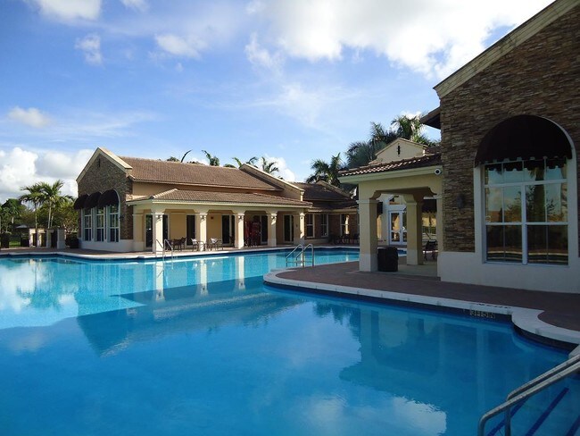 Building Photo - 1395 NE 33rd Ave