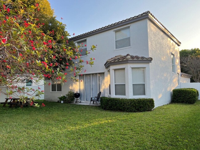 Building Photo - 4926 Ave