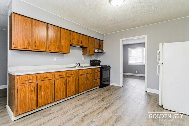 Building Photo - 6304 E Piccadilly Rd