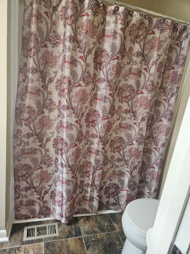 Building Photo - 2 or 3 Bed / 2 Bath Condo in Greenbriar Available Soon!