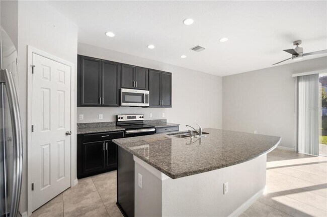 Building Photo - 7042 Summer Holly Pl