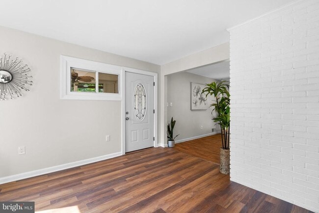 Building Photo - 204 Cedar Ln