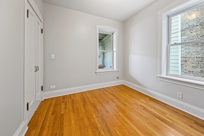 Building Photo - 4710 N Talman Ave