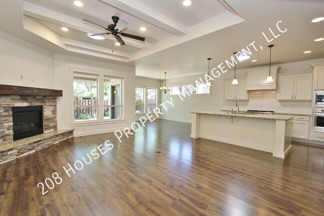 Building Photo - Immaculate Single-Level Home
