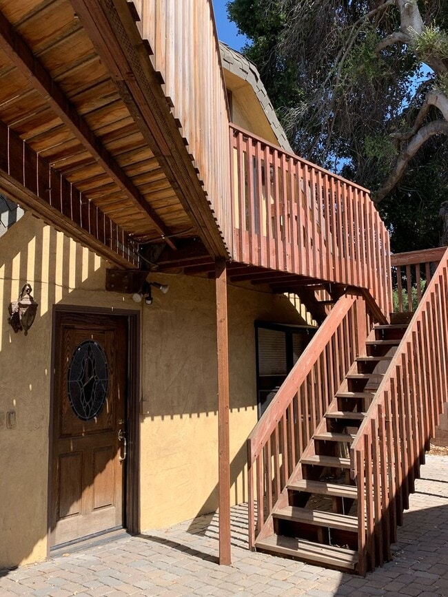 Building Photo - 2 Bedroom Country Home in Hollister
