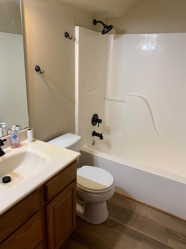 Building Photo - Duplex Available in Forsyth!