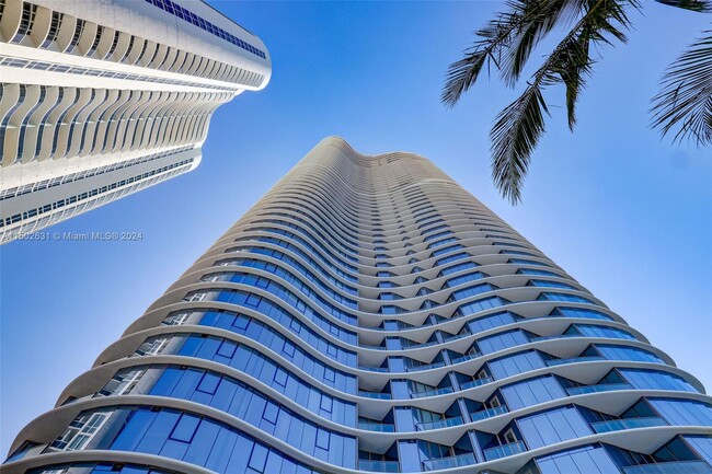 Building Photo - 15701 Collins Ave