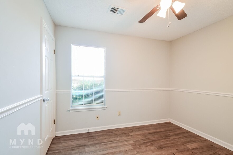 Building Photo - 6354 Amanda Oaks Cir N
