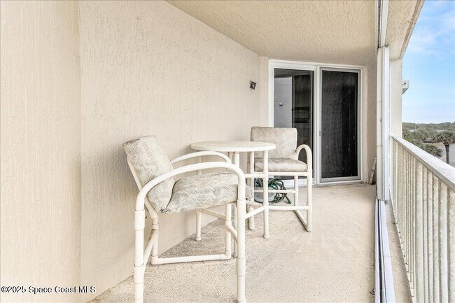 Building Photo - 1575 N Hwy A1A