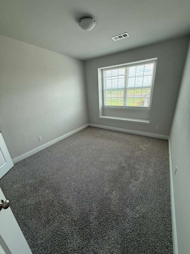 Building Photo - 517 Lana Dr