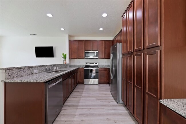 Building Photo - 5720 Cherry Ln