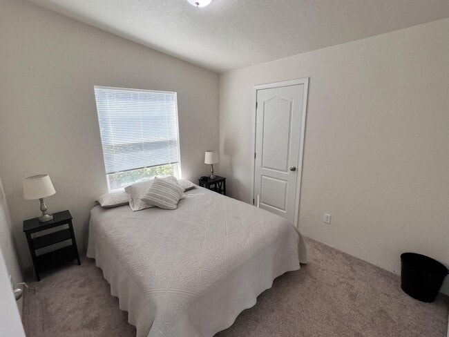 Building Photo - FULLY FURNISHED 2bed 1.5 bath HOME Waterfront