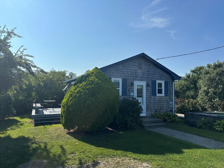 Primary Photo - 595 Succotash Rd