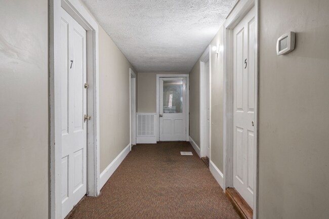 Building Photo - 1357 Park St