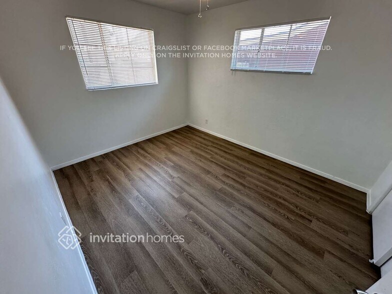 Building Photo - 1831 N 35th Pl