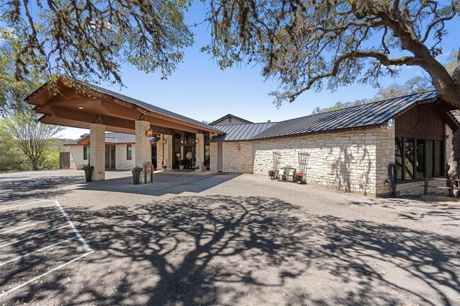 Building Photo - 312 Country Club Dr