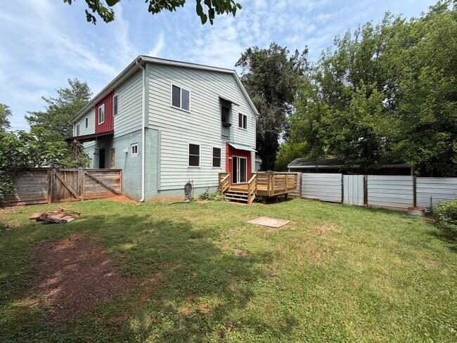 Building Photo - 1500 Meridian St
