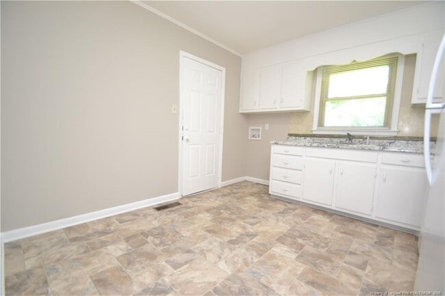 Building Photo - 717 Friar Tuck Rd