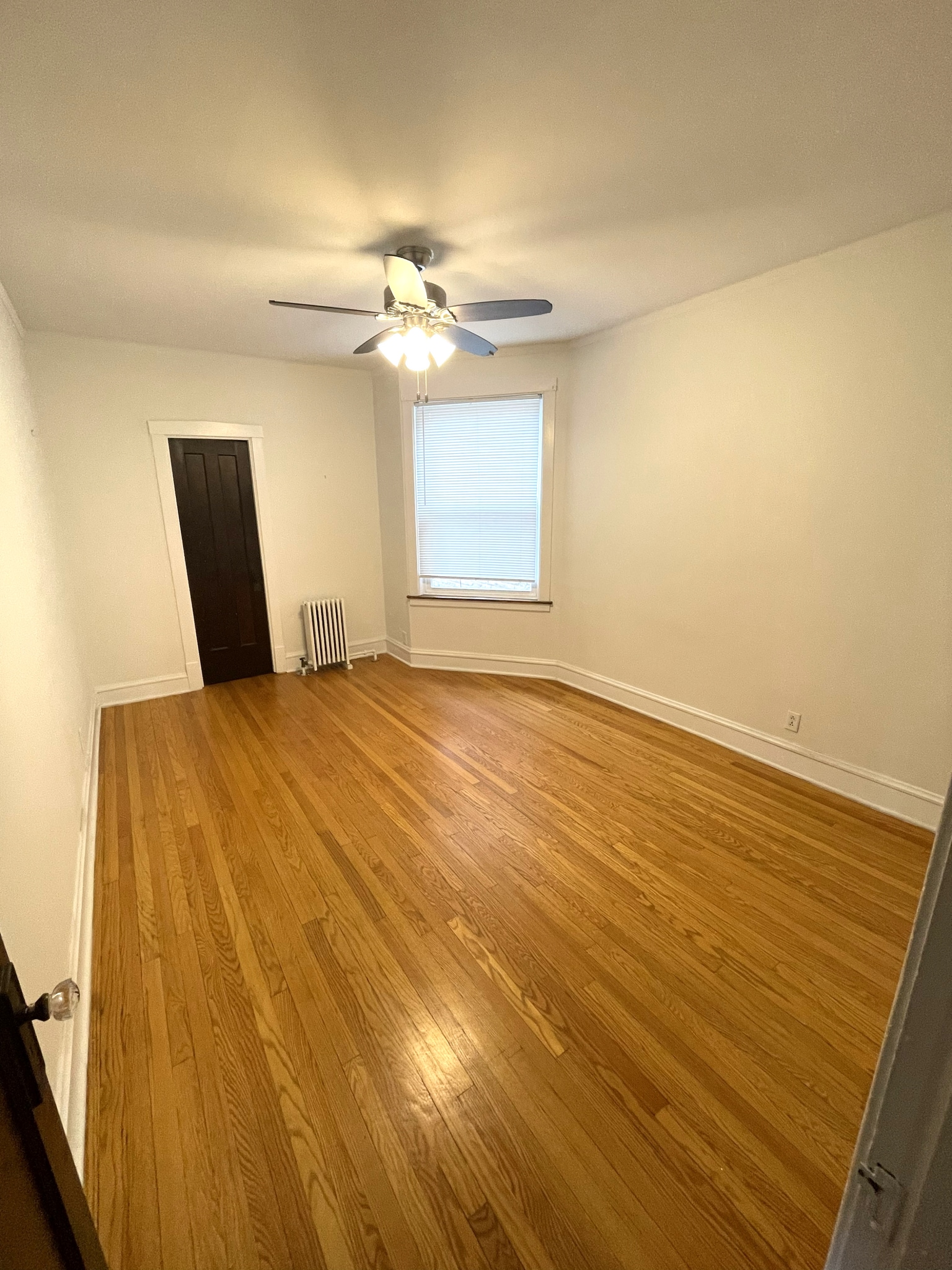 Building Photo - 2433 W Dakin St