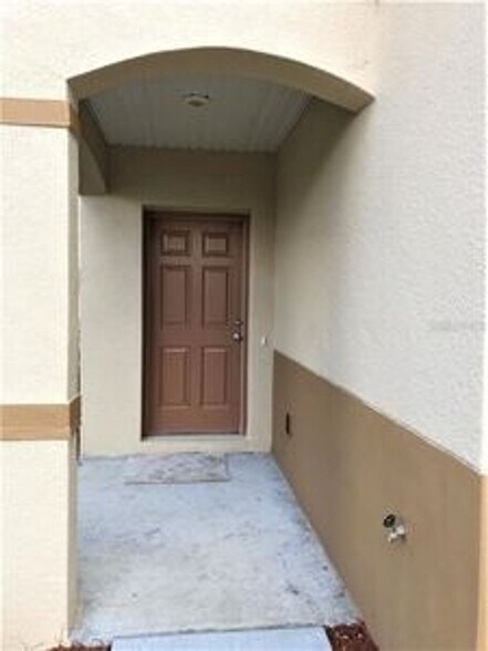 Building Photo - 3847 Exeter Ln