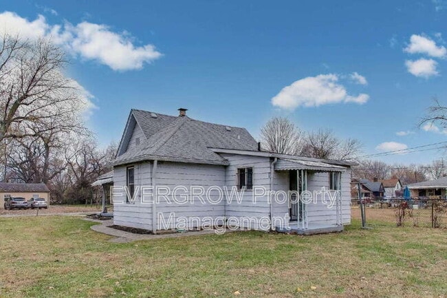 Building Photo - 2219 Hovey St