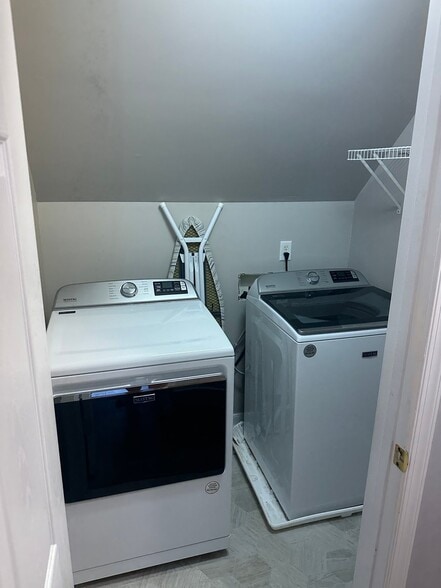 Building Photo - 15731Pypers Pointe Dr