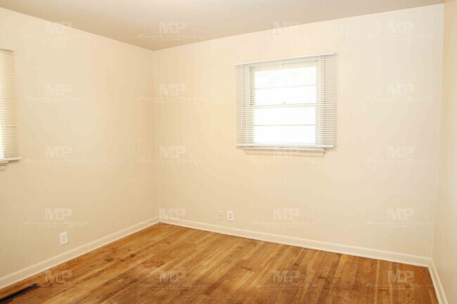 Building Photo - 609 W Prospect Rd