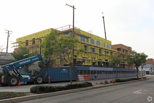 Building Photo - 2802 Pico Blvd