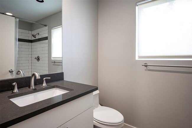 Building Photo - 3372 Miro Pl