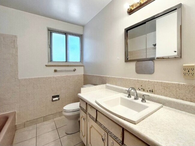 Building Photo - 13121 E 31st Ave