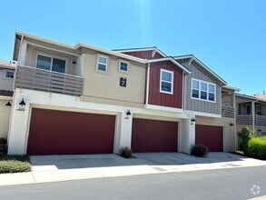 Building Photo - Upgraded Buellton End-Unit With Yard