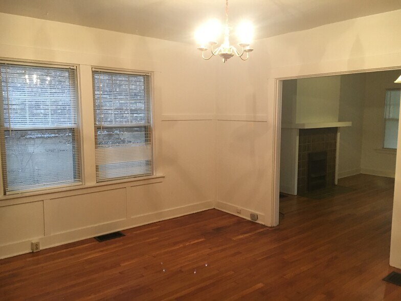 Building Photo - 912 Kennebec St