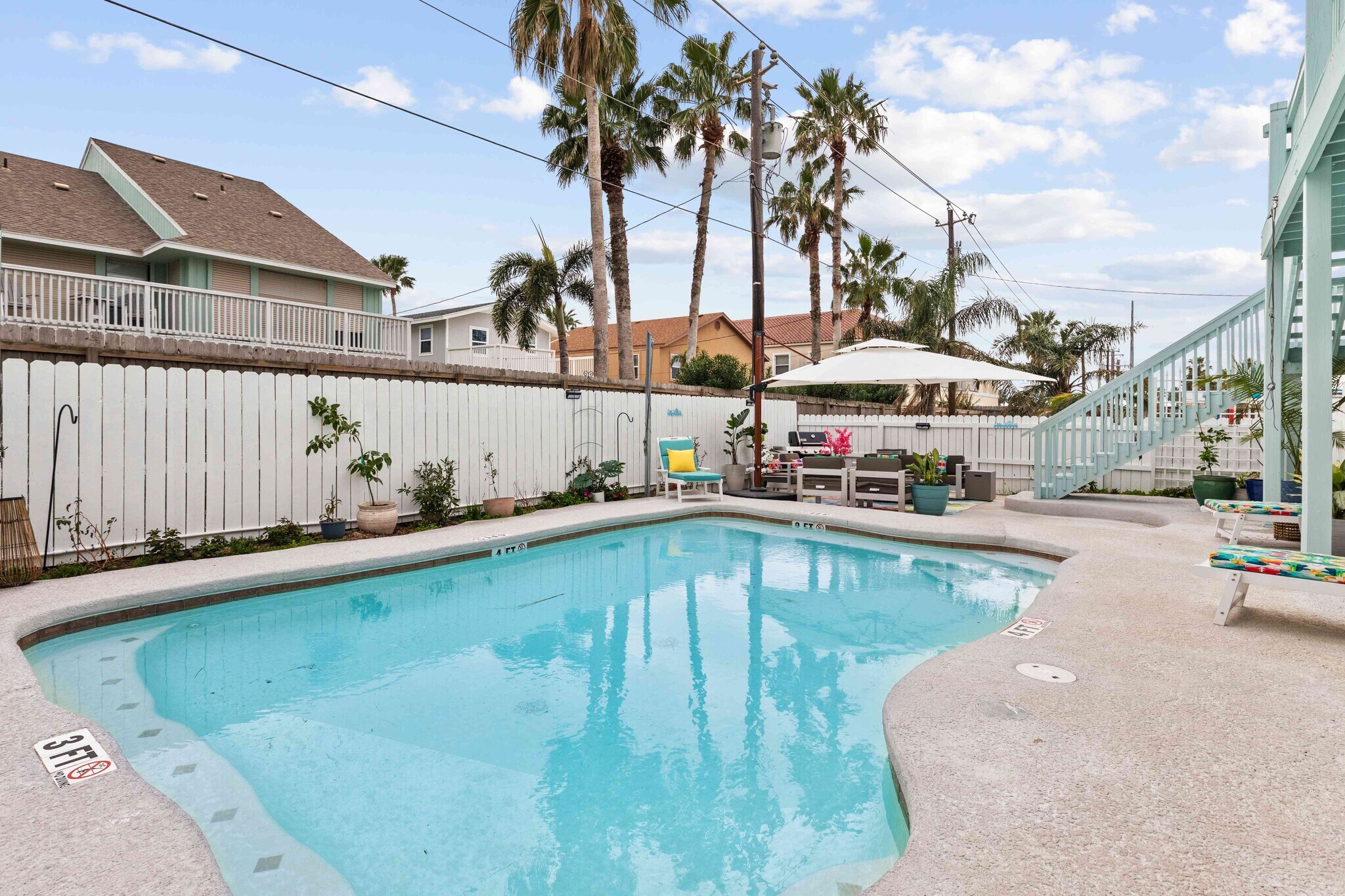 Building Photo - 111 E Hibiscus St