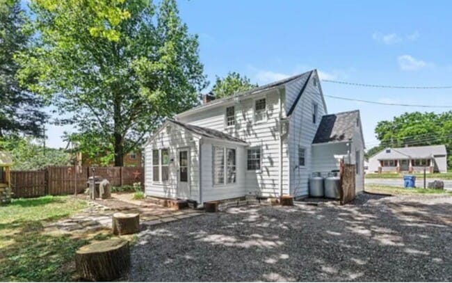 Building Photo - 506 Hogestown Rd