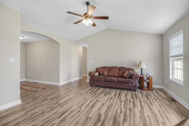 Building Photo - 418 Lansing Ln