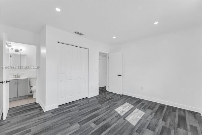 Building Photo - 4917 SW 43rd Terrace