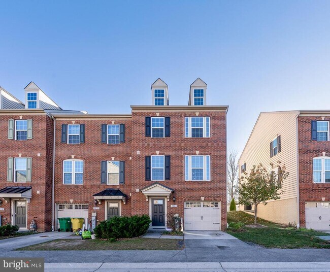 Building Photo - 3223 Clear Spring Dr