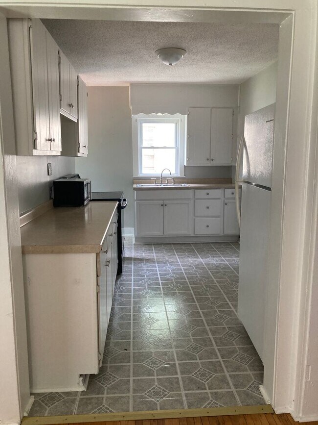 Building Photo - Rental Amount REDUCED!